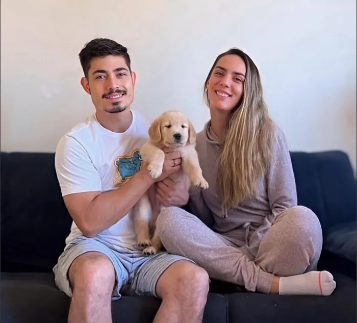 Família cliente do Canil Golden Prime: Rafael & Camila com a Mel